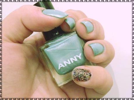 MANICURA DE LA SEMANA: CAVIAR & GREEN MANICURA DE LA SEMANA: CAVIAR & GREEN
