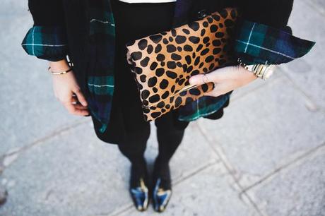 Leopard_Clutch-Clare_Vivier-Mixing_Prints-Outfit-Street_Style-54