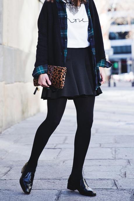 Leopard_Clutch-Clare_Vivier-Mixing_Prints-Outfit-Street_Style-10