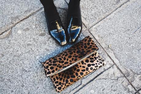 Leopard_Clutch-Clare_Vivier-Mixing_Prints-Outfit-Street_Style-50