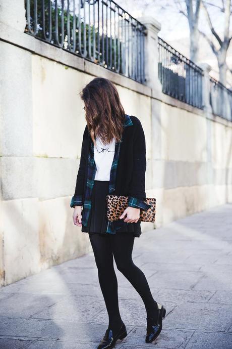 Leopard_Clutch-Clare_Vivier-Mixing_Prints-Outfit-Street_Style-29