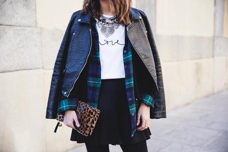 Leopard_Clutch-Clare_Vivier-Mixing_Prints-Outfit-Street_Style-