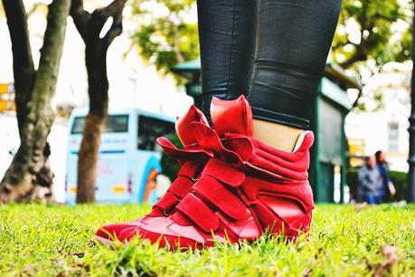 RED SNEAKERS + TARTAN ( PERSUNMALL LOOK ) RED SNEAKERS + TARTAN ( PERSUNMALL LOOK )