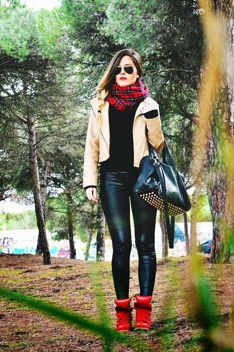 RED SNEAKERS + TARTAN ( PERSUNMALL LOOK )