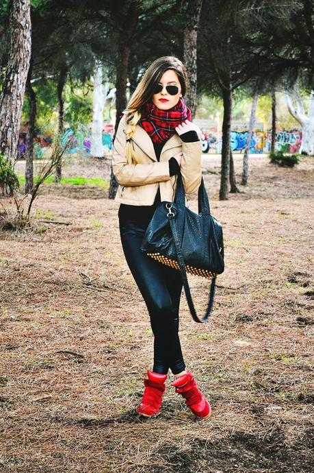 RED SNEAKERS + TARTAN ( PERSUNMALL LOOK ) RED SNEAKERS + TARTAN ( PERSUNMALL LOOK )