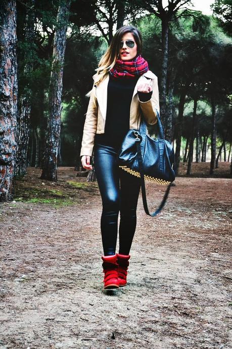 RED SNEAKERS + TARTAN ( PERSUNMALL LOOK ) RED SNEAKERS + TARTAN ( PERSUNMALL LOOK )