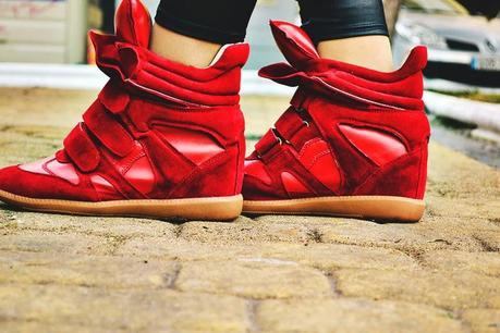 RED SNEAKERS + TARTAN ( PERSUNMALL LOOK ) RED SNEAKERS + TARTAN ( PERSUNMALL LOOK )