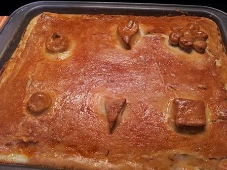 Empanada de pollo marinado en especias marroquies con manzana