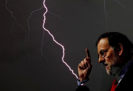 rajoy pierde un dedo por un rayo