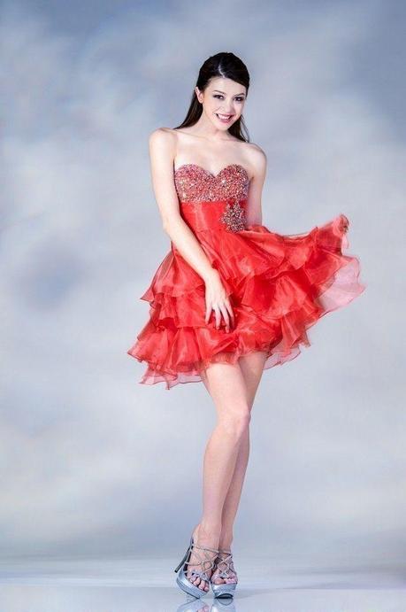 Fotos de vestidos de 15 años corto y color rojo