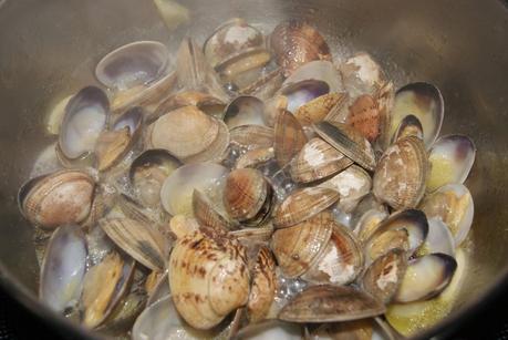 Fabes Asturianas en Salsa verde con Almejas y Bacalao