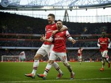 Cazorla mantiene Arsenal líder