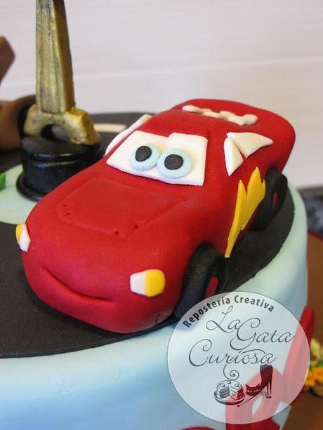 TARTA FONDANT RAYO MCQUEEN and MATTE PARA ALEJANDRO