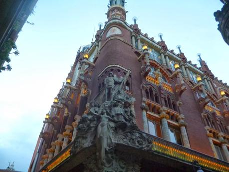 BARCELONA, LA TERCERA CUIDAD DEL MUNDO, MÁS FOTOGRAFIADA...19-01-2014...!!!