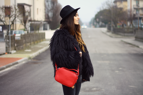 STREET STYLE INSPIRATION; TOTAL BLACK.-