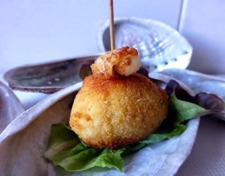 Perlas de Bacalao con Pasas y una Salsa de Naranja