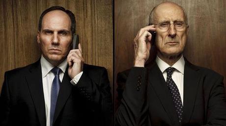 Corey Johnson y James Cromwell en la TV movie Los últimos días de Lehman Brothers