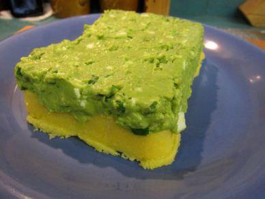 Pastel de aguacate y polenta.