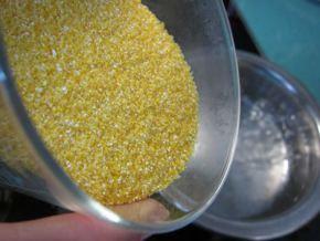 Pastel de aguacate y polenta.