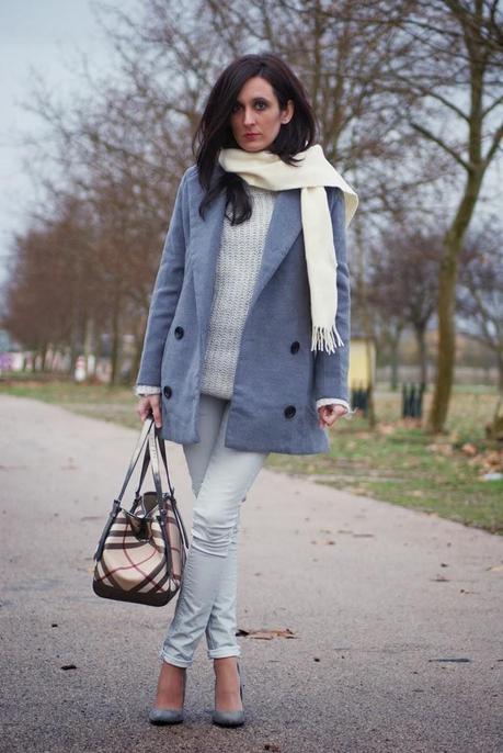 GRIScoat/abrigo: Persun, sweater/jersey: Zara, Pants/Pant...