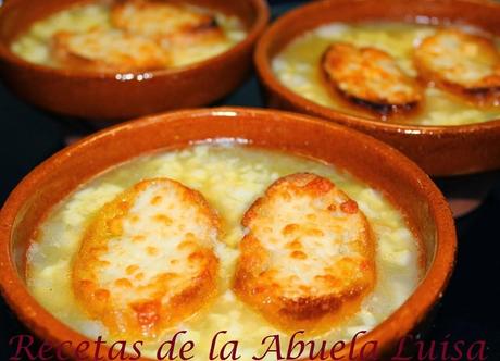 SOPA DE CEBOLLA CON QUESO