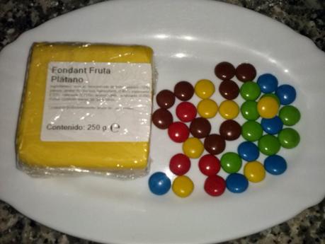 BIZCOCHO DE CHOCOLATE CON FONDANT DE PLATANO