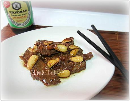 TERNERA CON SALSA DE SOJA Y ALMENDRAS