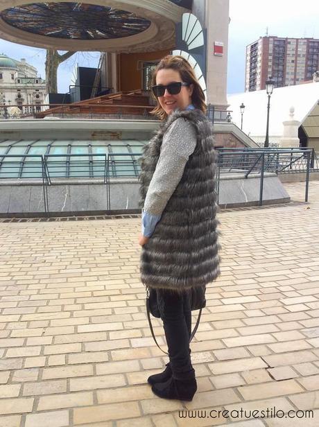 Look con chaleco de pelo gris (2)