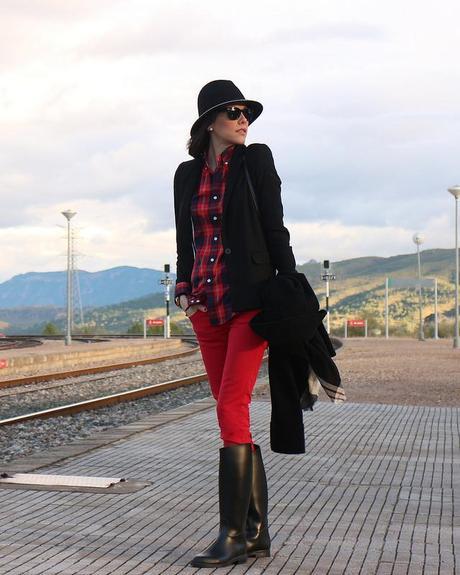 Con botas de agua (wellies boots)