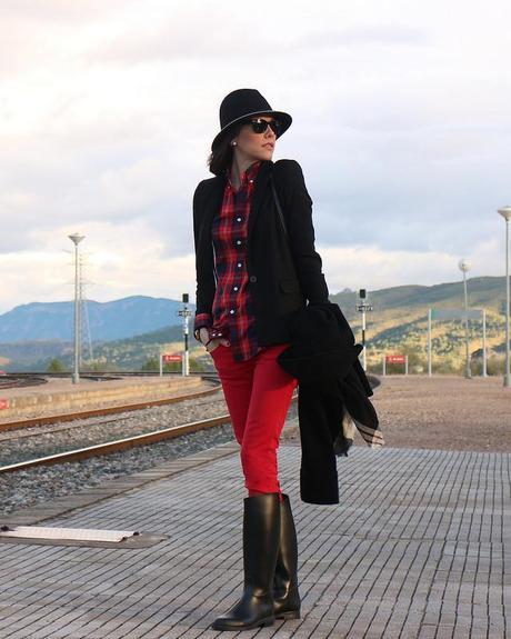 Con botas de agua (wellies boots) Con botas de agua (wellies boots)