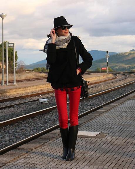 Con botas de agua (wellies boots)