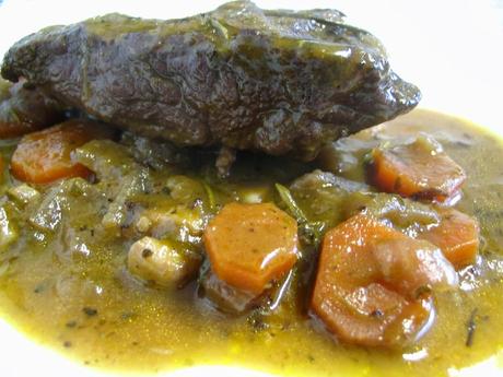 SOPA DE AJO CON JAMÓN Y HUEVO ESCALFADO / GUISO DE TERNERA CON SALSA DE VINO TINTO