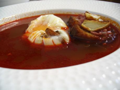 SOPA DE AJO CON JAMÓN Y HUEVO ESCALFADO / GUISO DE TERNERA CON SALSA DE VINO TINTO