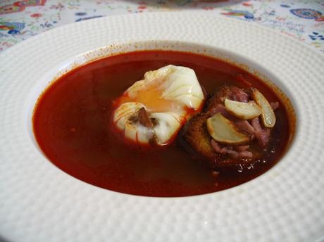 SOPA DE AJO CON JAMÓN Y HUEVO ESCALFADO / GUISO DE TERNERA CON SALSA DE VINO TINTO