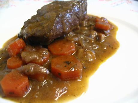 SOPA DE AJO CON JAMÓN Y HUEVO ESCALFADO / GUISO DE TERNERA CON SALSA DE VINO TINTO