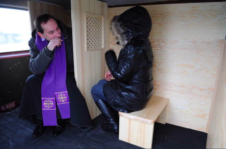 En Polonia los confesionarios van, literalmente, a los fieles.