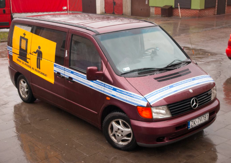 En Polonia los confesionarios van, literalmente, a los fieles.