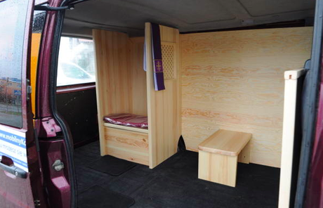 En Polonia los confesionarios van, literalmente, a los fieles.