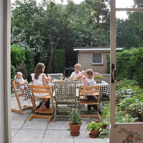 terraza-jardin-niños-comer