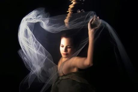 Una fotógrafa retrata a supervivientes del cáncer bajo el agua