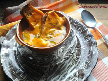 SOPA DE CEBOLLA Y PUERRO A LA INGLESA
