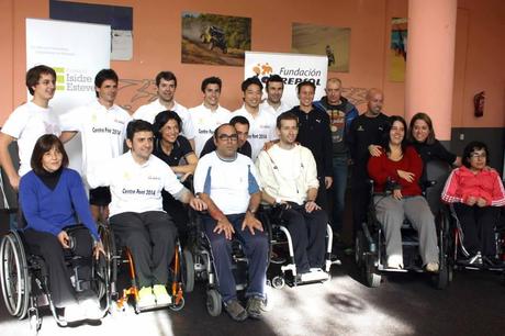 Cinco campeones de las dos ruedas se entrenan con discapacitados del Centro Deportivo Puente de la Fundación Isidre Esteve