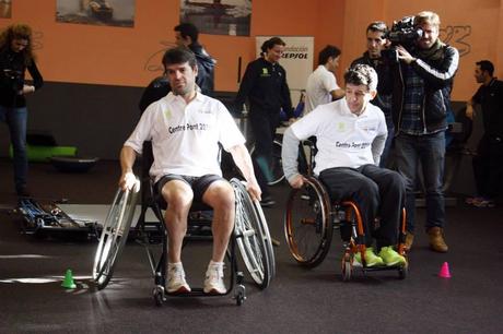 Cinco campeones de las dos ruedas se entrenan con discapacitados del Centro Deportivo Puente de la Fundación Isidre Esteve