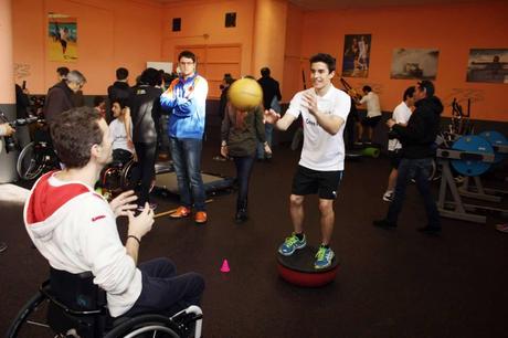Cinco campeones de las dos ruedas se entrenan con discapacitados del Centro Deportivo Puente de la Fundación Isidre Esteve