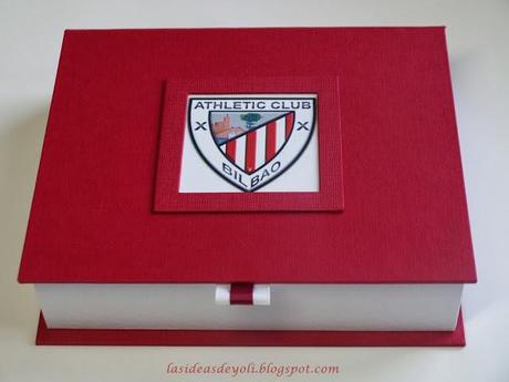 Cajas del Athletic Club y Barça.