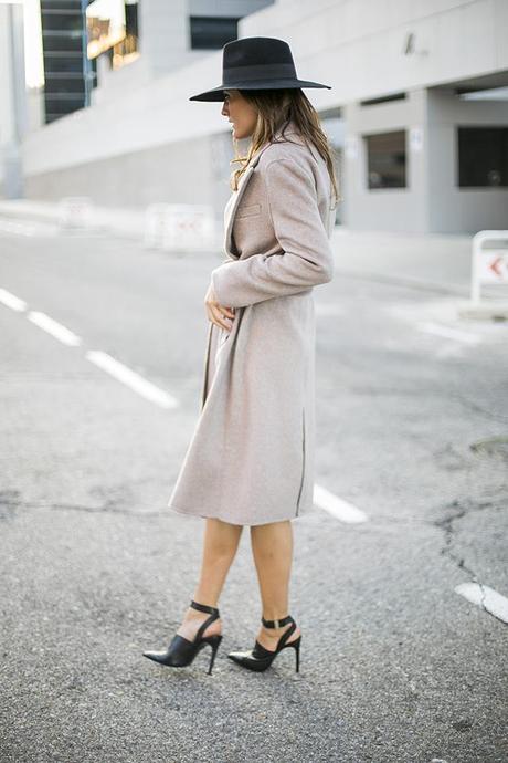 OUTFITS, slimane, mango touch, suiteblanco, black outfit, total black, bohochic, hats, sombreros ala, long coat, sales, zara, lace, emporio armani, cristina blanco, guia de estilo, spanish fashion blog, ootd, guiadeestilo