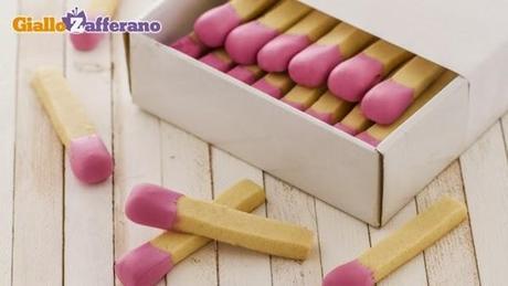 Galletas con forma de cerilla Galletas con forma de cerilla