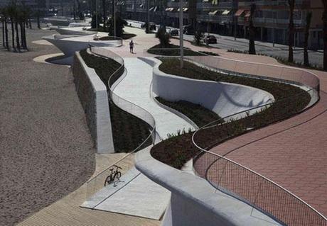 Paseo Marítimo de la Playa de Poniente, en Benidorm, de Carlos Ferrater