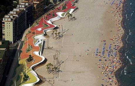 Paseo Marítimo de la Playa de Poniente, en Benidorm, de Carlos Ferrater Paseo Marítimo de la Playa de Poniente, en Benidorm, de Carlos Ferrater