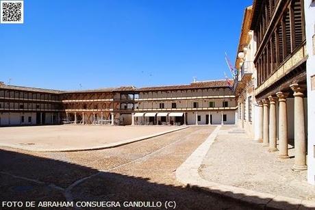 NOsóloTURISTAlcalá: Bella muestra de arquitectura popular castellana en la Plaza Mayor de Tembleque (Toledo/Castilla-La Mancha).
